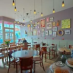 Casa de hóspedes Monties - Adults Only