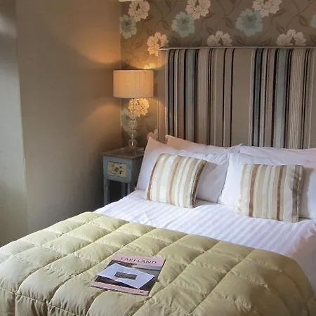 Monties - Adults Only Guest house