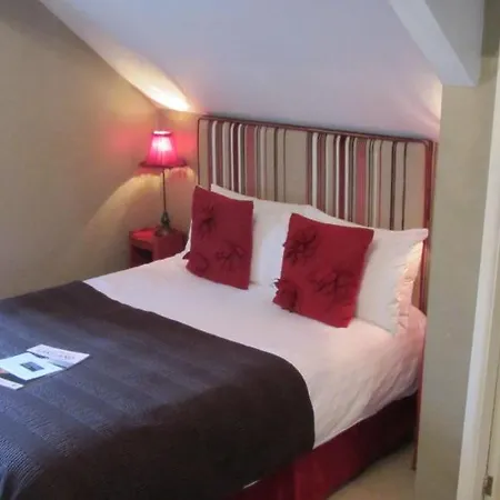 Monties - Adults Only Guest house