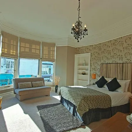 Monties - Adults Only Guest house